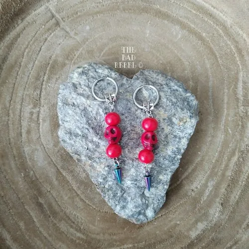 Original boucle d'oreilles creole !! skull point !! pearls howlite rouge et argente long t 7cm x 1.5cm the bad rebel collec