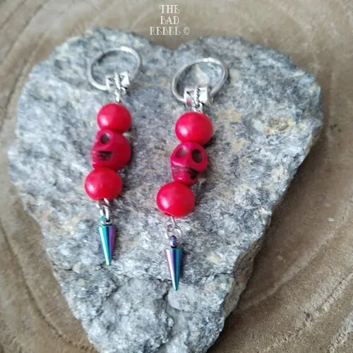 Original boucle d'oreilles creole !! skull point !! pearls howlite rouge et argente long t 7cm x 1.5cm the bad rebel collec