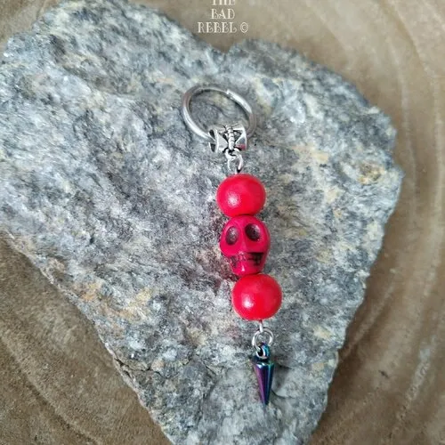 Original boucle d'oreilles creole !! skull point !! pearls howlite rouge et argente long t 7cm x 1.5cm the bad rebel collec