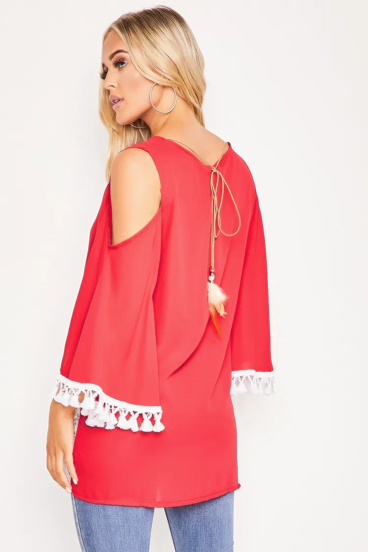 Robe rouge avec empiècements dentelle